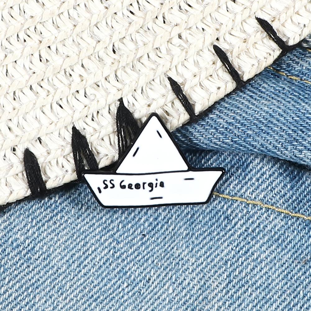 Paper Boat Enamel Pin SS Georg - Buckle Pin Ss reseña y precio
