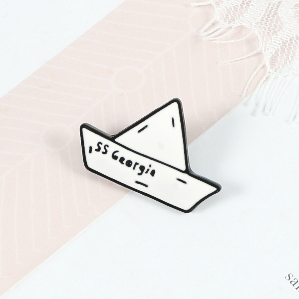 Paper Boat Enamel Pin SS Georg - Buckle Pin Ss reseña y precio